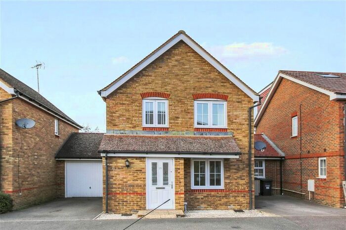 3 Bedroom Link Detached House To Rent In Chestnut Drive, Hassocks, West Sussex, BN6