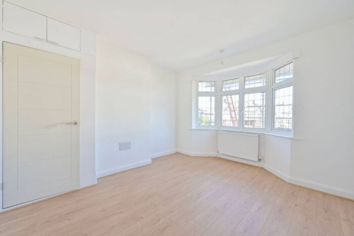 4 Bedroom Semi-Detached House To Rent In Martin Grove, Morden, SM4