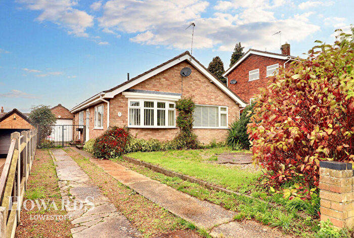 3 Bedroom Detached Bungalow For Sale In Allen Road, Lowestoft, NR32