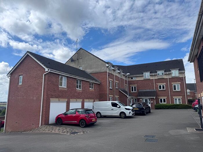 2 Bedroom Flat For Sale In Hill End Crescent, Leeds, LS12