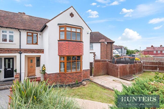 3 Bedroom Semi-Detached House For Sale In Briarwood Road, KT17