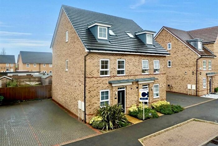 4 Bedroom Semi Detached House To Rent In Defiance Avenue, Brooklands, Milton Keynes, MK10