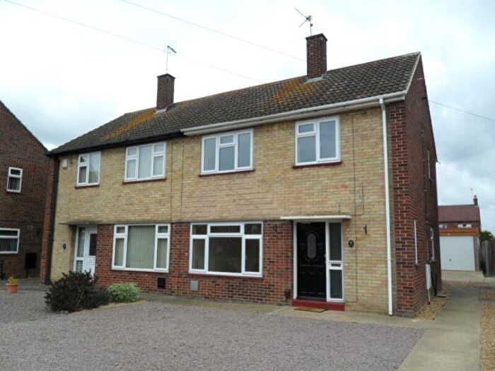 3 Bedroom Semi-Detached House To Rent In Figtree Walk, Dogsthorpe, Peterborough, PE1
