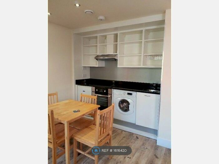 Studio To Rent In Fonthill Road, London, N4