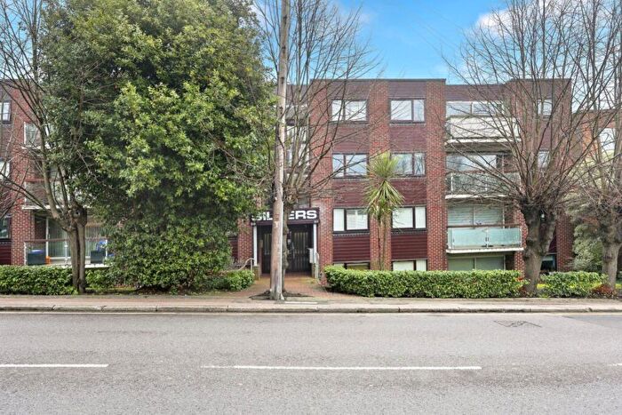 2 Bedroom Flat To Rent In Buckhurst Hill, IG9