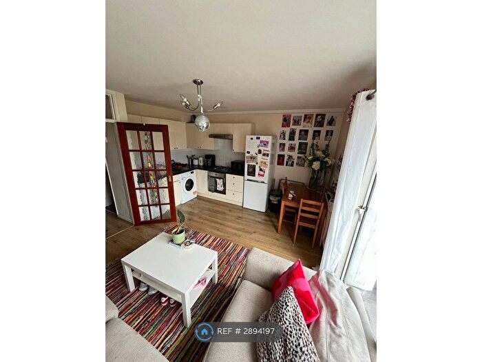 4 Bedroom Maisonette To Rent In Trappes House, Bermondsey, SE16