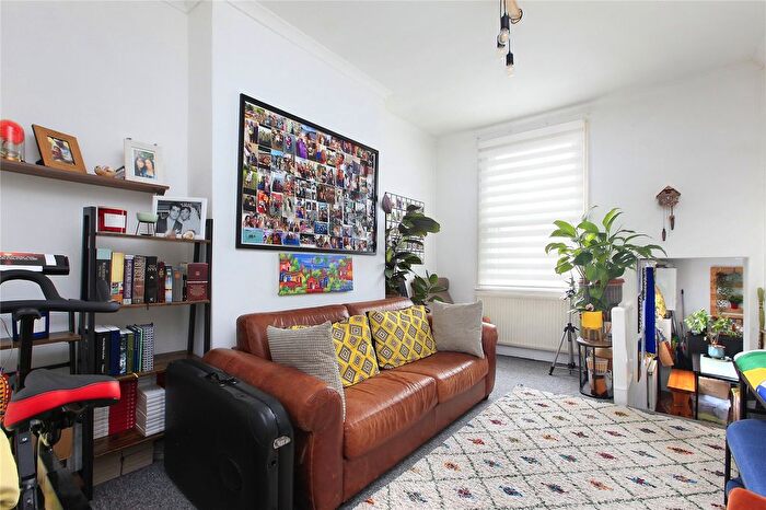 2 Bedroom Flat To Rent In Battersea High Street, Battersea Park, SW11