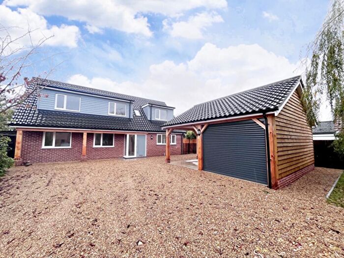 5 Bedroom Chalet To Rent In Butchers Common, Neatishead, NR12