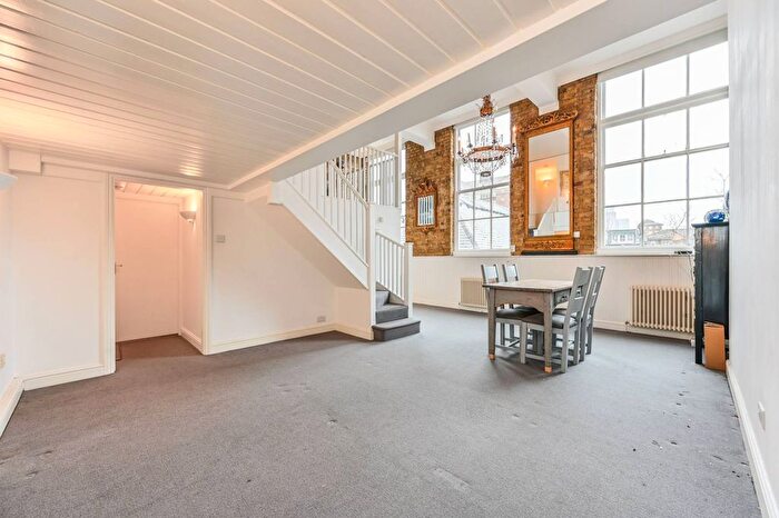 2 Bedroom Flat To Rent In Priory Grove, Stockwell, London, SW8