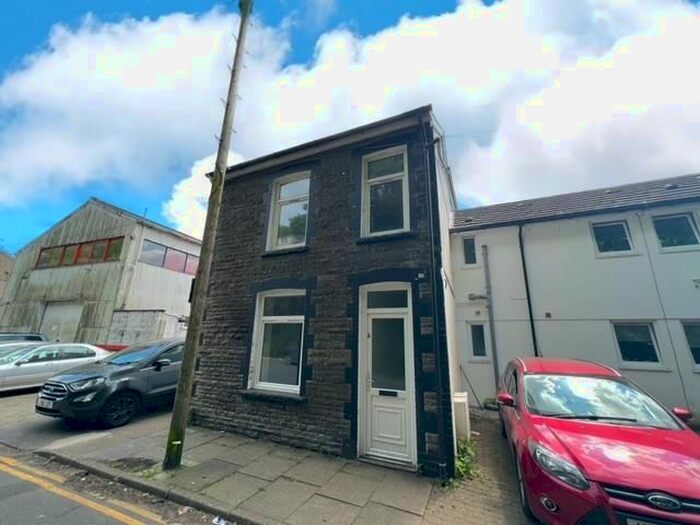 2 Bedroom Flat To Rent In Ynysangharad Road, Pontypridd, CF37