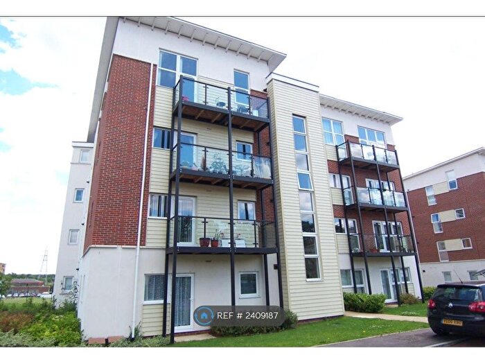 2 Bedroom Flat To Rent In Harriotts Lane, Ashtead, KT21