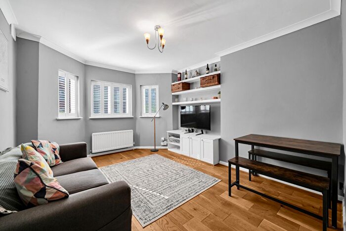 2 Bedroom Flat For Sale In Gleneagle Road, London, SW16