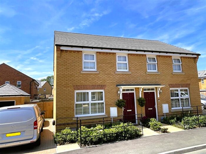 3 Bedroom Semi-Detached House For Sale In Great Barton Hill Road, Gillingham, SP8