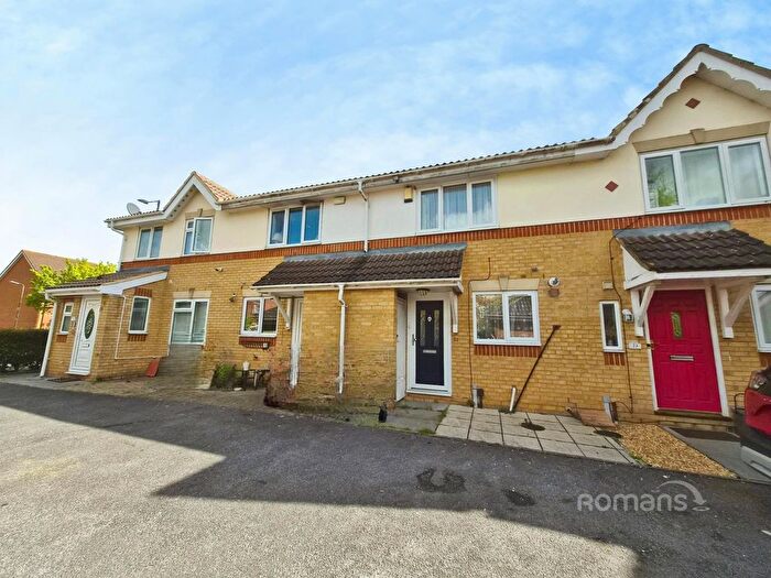 2 Bedroom Terraced House To Rent In Moor Furlong, Slough, Berkshire, SL1