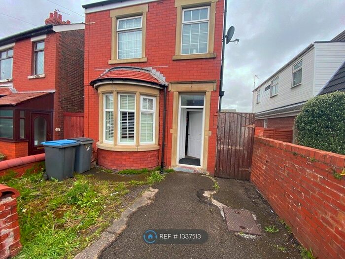 2 Bedroom Detached House To Rent In Common Edge Road, Blackpool, FY4