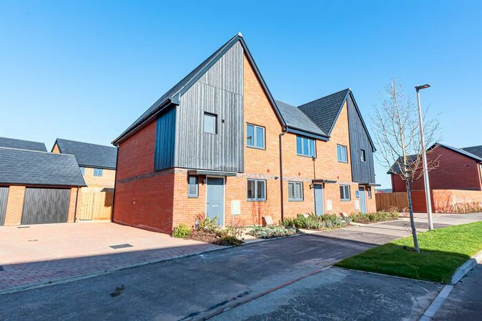 3 Bedroom Semi-Detached House To Rent In Princess Marina Drive, Arborfield Green, Reading, RG2