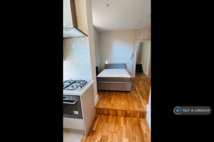 Studio To Rent In Balham High Road, London, SW12