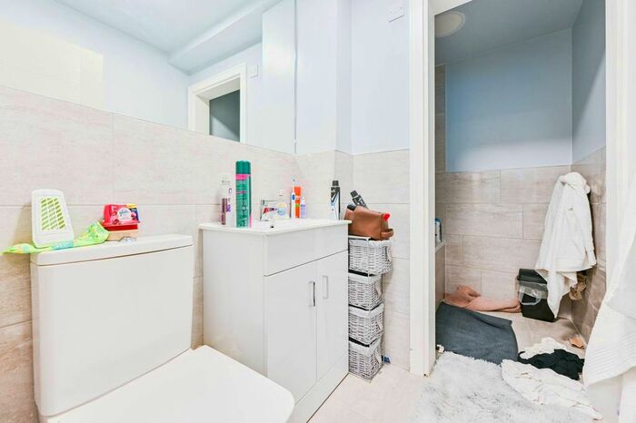 Studio To Rent In Drowning Drive, Greenford, UB6