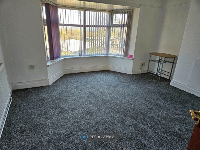 3 Bedroom Flat To Rent In Birkby, Huddersfield, HD1