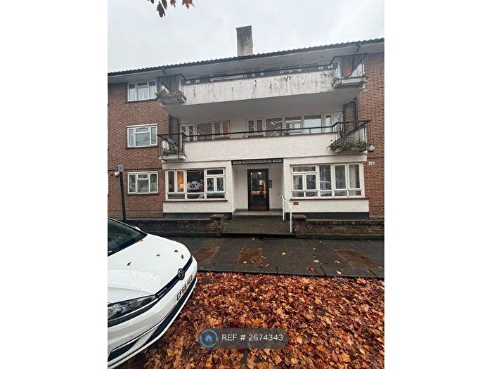 2 Bedroom Flat To Rent In Regents Court, Edgware, HA8