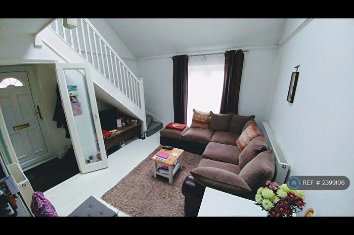 1 Bedroom Maisonette To Rent In Redland Drive, Northampton, NN2