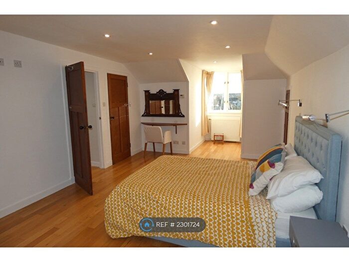 5 Bedroom Flat To Rent In Arnwood Drive, Glasgow, G12