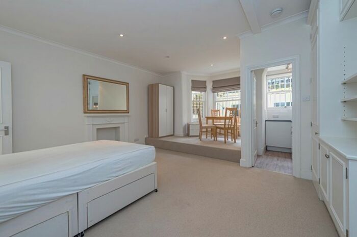 Studio To Rent In Queen's Gate Place, London, SW7