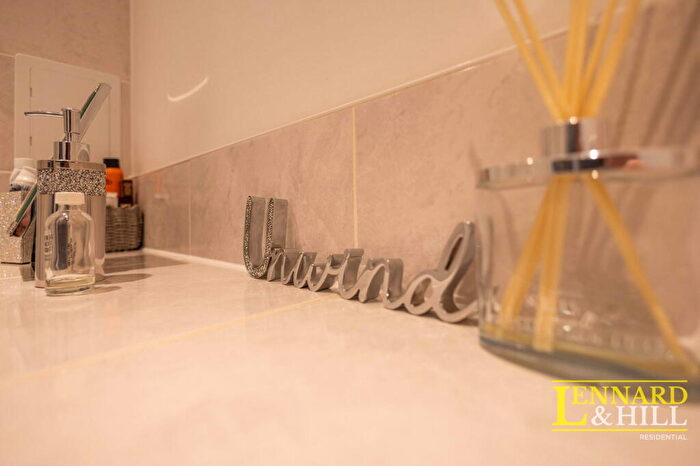 2 Bedroom Flat For Sale In Dovestone Close, Grays, RM20