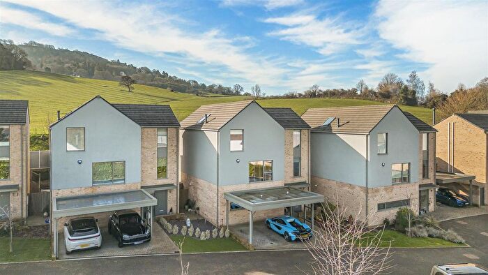 4 Bedroom Detached House To Rent In Leckhampton Rise, Cheltenham, GL53