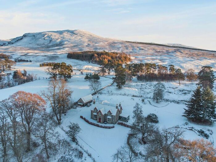 5 Bedroom Detached House For Sale In Laggan, Newtonmore, Inverness-Shire, PH20