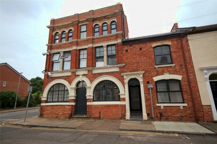 2 Bedroom Apartment To Rent In Palmerston Road, Northampton, NN1