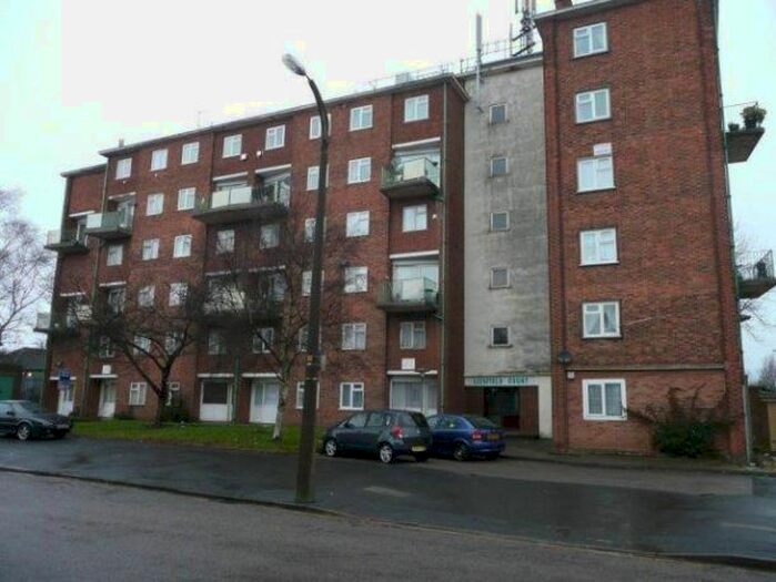 3 Bedroom Maisonette To Rent In Holly Lane, Smethwick, B66