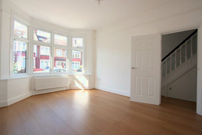 3 Bedroom Semi-Detached House To Rent In Harrow, HA1