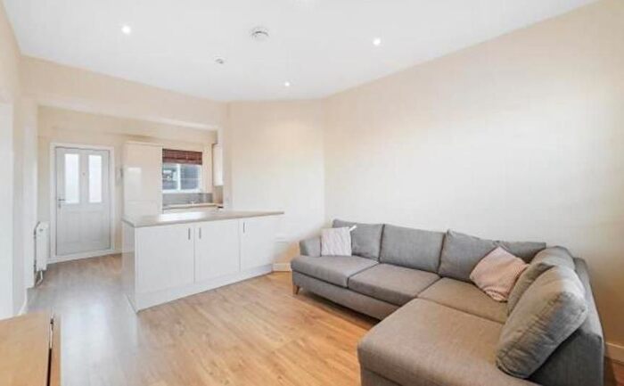 2 Bedroom Flat To Rent In Hallam Street, Fitzrovia, London, W1W