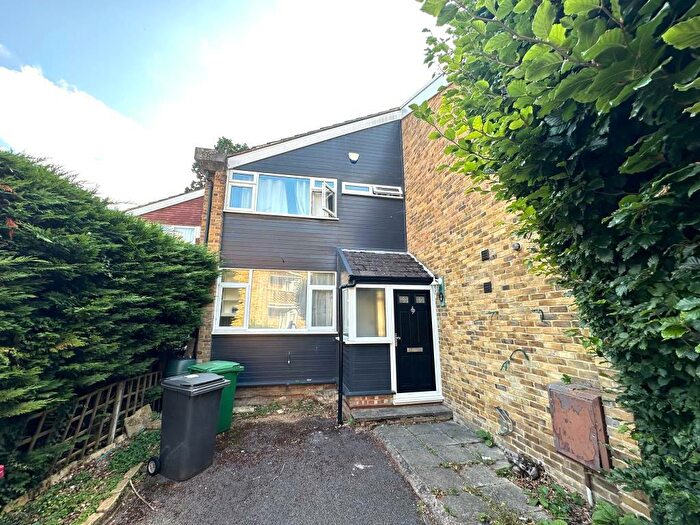 3 Bedroom Terraced House To Rent In Slough, Berkshire, SL1