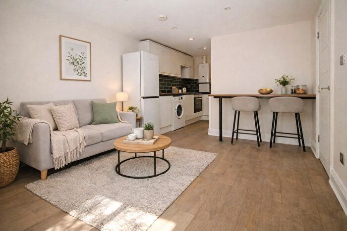 2 Bedroom Flat To Rent In Central Hill, London, SE19