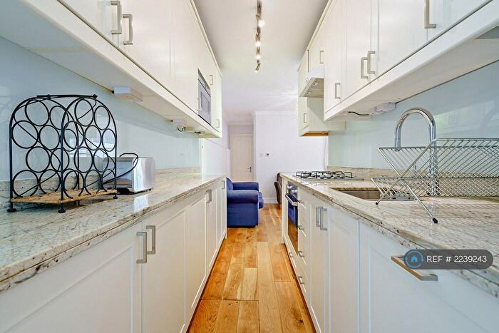 3 Bedroom Flat To Rent In London, London, SE15