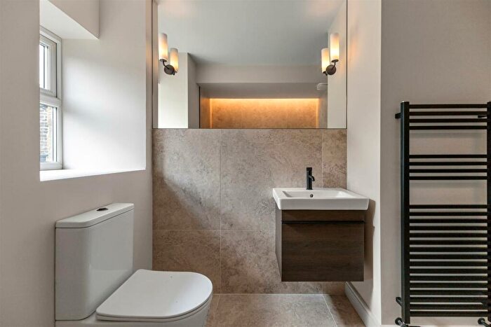 2 Bedroom Apartment For Sale In The Grove, Ilkley, LS29
