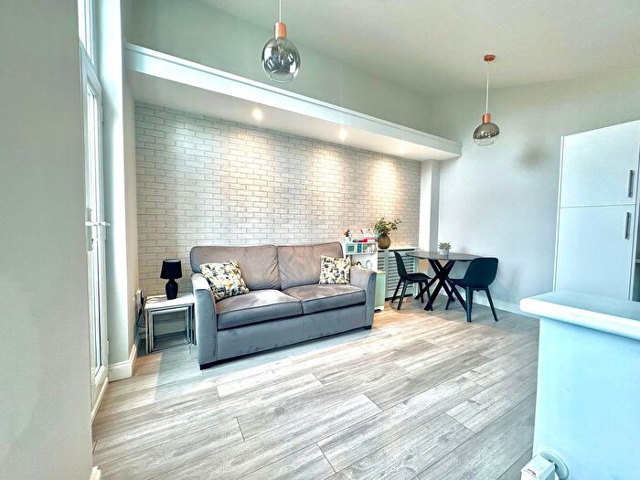 1 Bedroom Flat For Sale In Onyx Drive, Sittingbourne, ME10