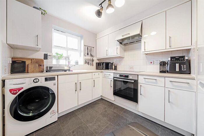 2 Bedroom Flat For Sale In Chamberlayne Avenue, Wembley, HA9