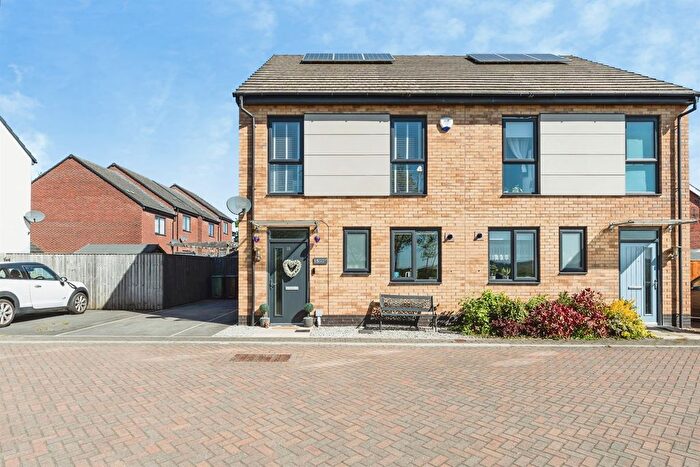 3 Bedroom Semi-detached House For Sale In Curlew View, South Elmsall, Pontefract, WF9
