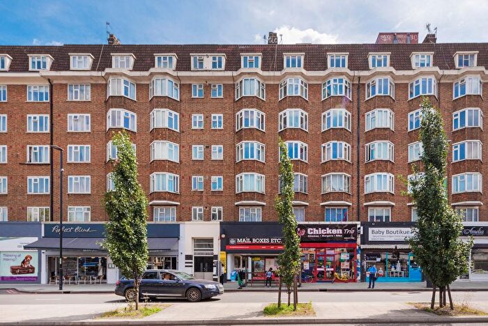3 Bedroom Flat To Rent In Streatleigh Court, Streatham Hill, SW16