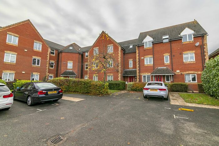 2 Bedroom Flat To Rent In Bluebell Close, Romford, Essex, RM7