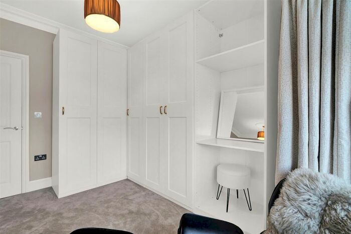 1 Bedroom Flat To Rent In Woodstock Avenue, London, W13