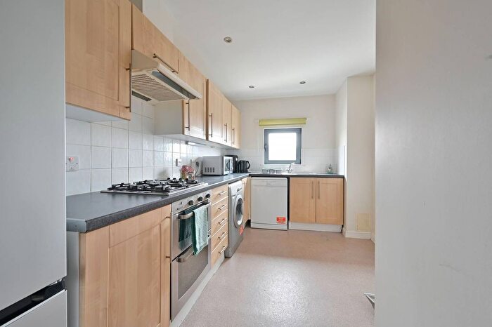 2 Bedroom Flat To Rent In Kenton Lane, Harrow, HA3