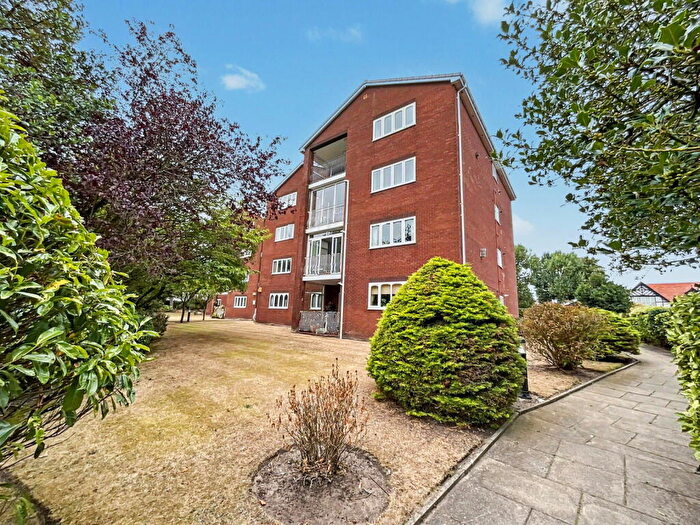 3 Bedroom Apartment For Sale In The Hollies, Beechfield Gardens, Westcliffe Road, Birkdale, Southport, PR8
