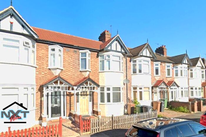 3 Bedroom Terraced House To Rent In Richmond Avenue, London, E4