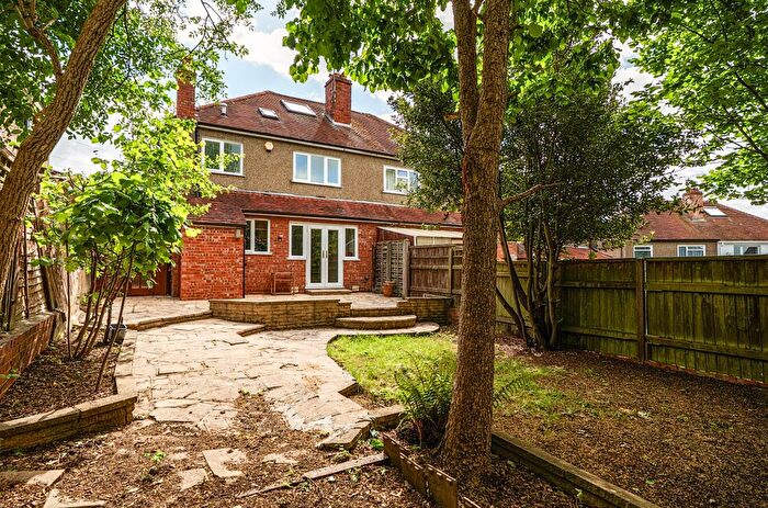 4 Bedroom Semi-Detached House For Sale In Bourne Avenue, Reading, Berkshire, RG2