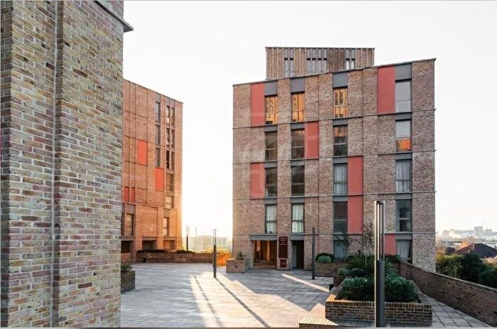 3 Bedroom Flat To Rent In Oberman Road, London, NW10