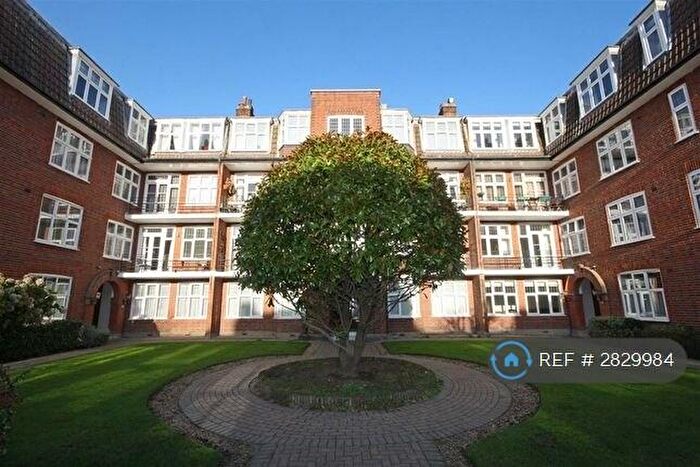 3 Bedroom Flat To Rent In Portsmouth Road, Surbiton, Surrey, KT6